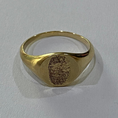 Gouden ring met vingerafdruk